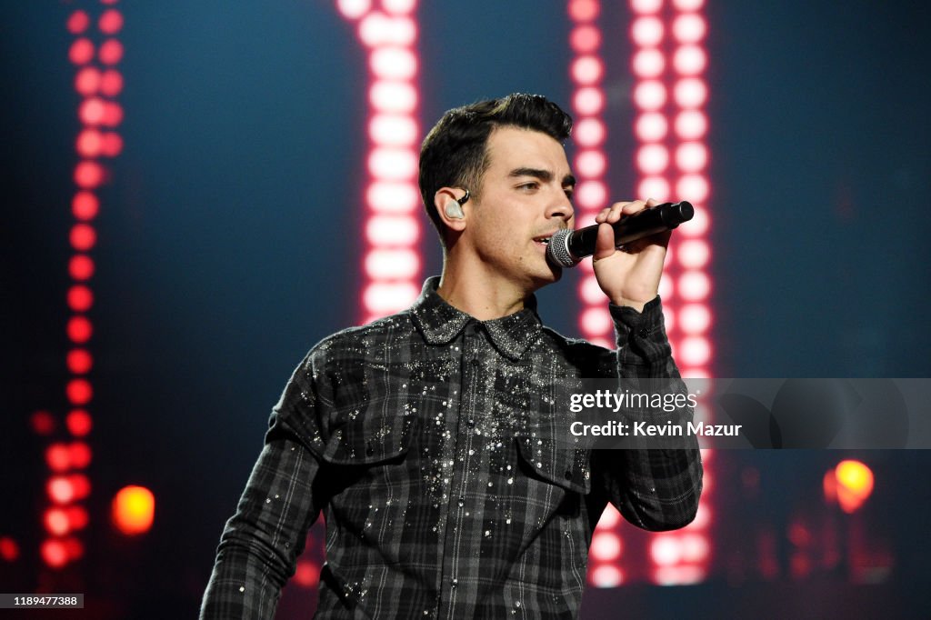 Jonas Brothers "Happiness Begins" Tour - Newark, NJ