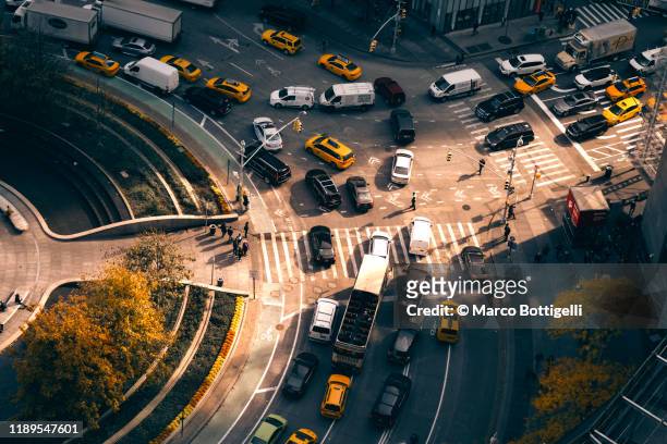 clogged traffic at columbus circle, new york city - atlântico central eua imagens e fotografias de stock