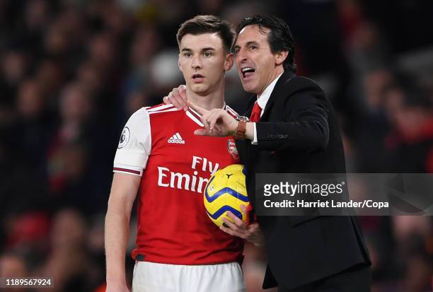 Unai Emery, Manager of Arsenal gives instructions to Kieran Tierney of Arsenal during the Premier League match between Arsenal FC and Southampton FC...
