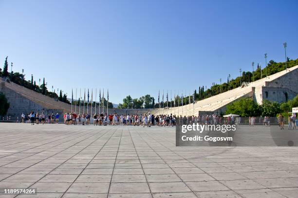 blick auf das alte stadion der ersten olympischen spiele in weißem marmor - ancient olympic games stock-fotos und bilder