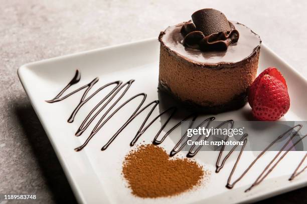 chocolate mousse / food photography (click for more) - mint leaf restaurant stock pictures, royalty-free photos & images