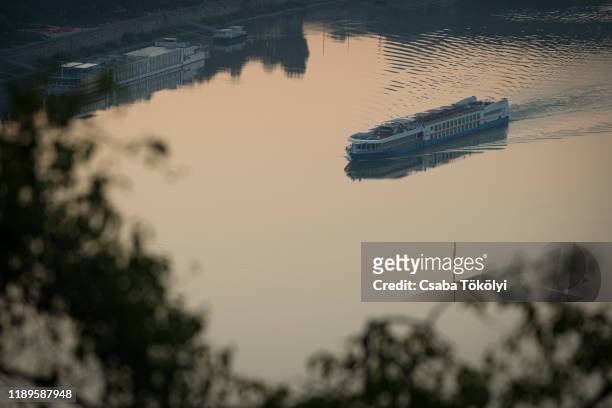 cruising on the danube - river cruise stock-fotos und bilder