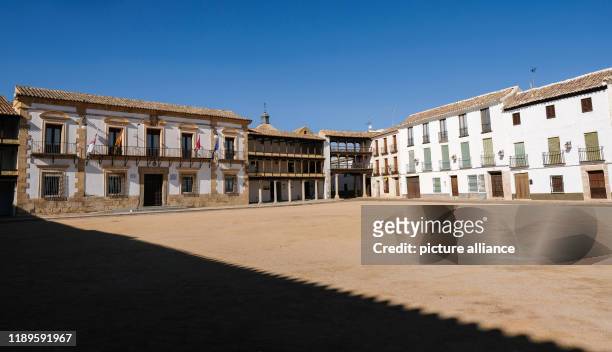 September 2019, Spain, Tembleque: The large market square Plaza Mayor with its loggia houses. The historic town centre is recognised as a National...