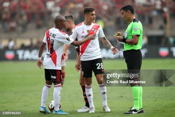 Lucas Martinez Quarta and Nicolas De La Cruz of River Plate talk with Referee Roberto Tobar during the final match of Copa CONMEBOL Libertadores 2019...