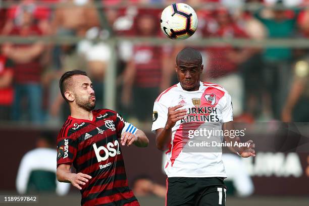 Nicolas De La Cruz of River Plate heads the ball against Everton Ribeiro of Flamengo during the final match of Copa CONMEBOL Libertadores 2019...