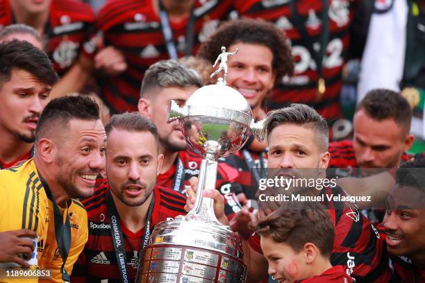 Everton Ribeiro and Diego of Flamengo celebrate with the trophy after winning the final match of Copa CONMEBOL Libertadores 2019 between Flamengo and...