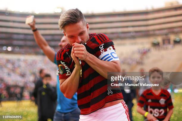 Diego of Flamengo celebrates the victory after winning the final match of Copa CONMEBOL Libertadores 2019 between Flamengo and River Plate at Estadio...