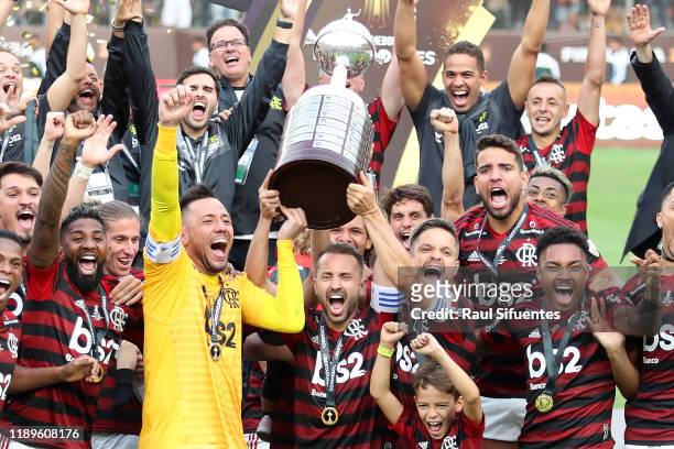 Diego Alves, Everton Ribeiro and Diego of Flamengo lift the trophy after winning the final match of Copa CONMEBOL Libertadores 2019 between Flamengo...