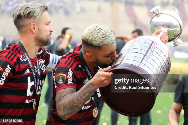 Gabriel Barbosa of Flamengo kissis the trophy after winning during the final match of Copa CONMEBOL Libertadores 2019 between Flamengo and River...