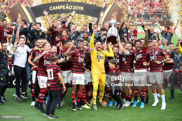 Diego Alves, Everton Ribeiro and Diego of Flamengo lift the trophy after winning the final match of Copa CONMEBOL Libertadores 2019 between Flamengo...