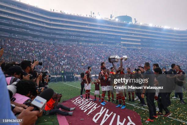 Gabriel Barbosa of Flamengo celebrates with the trophy after winning the final match of Copa CONMEBOL Libertadores 2019 between Flamengo and River...