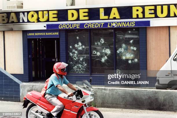 Photo prise le 27 février 1991 à Saint-Denis de La Réunion, de la façade d'une agence de la Banque de La Réunion, appartenant au groupe Crédit...