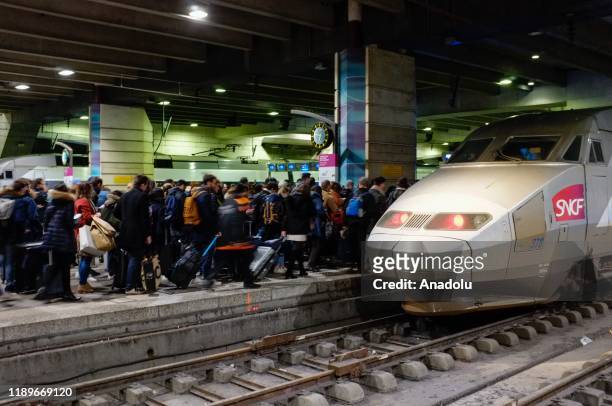 Users waiting hours in crowded transport to get back to home during a strike of Paris public transports operator RATP and public railways company...