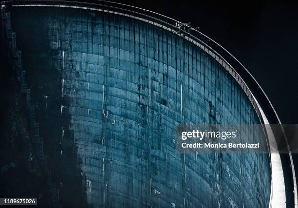 close up of gordon dam - dam imagens e fotografias de stock