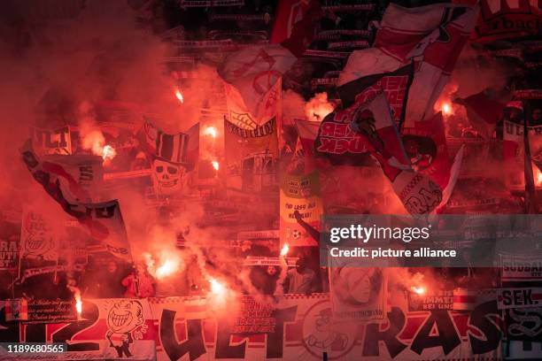 December 2019, Lower Saxony, Hanover: Football: 2nd Bundesliga, Hanover 96 - VfB Stuttgart, 18th matchday in the HDI Arena. Fans of VfB Stuttgart...