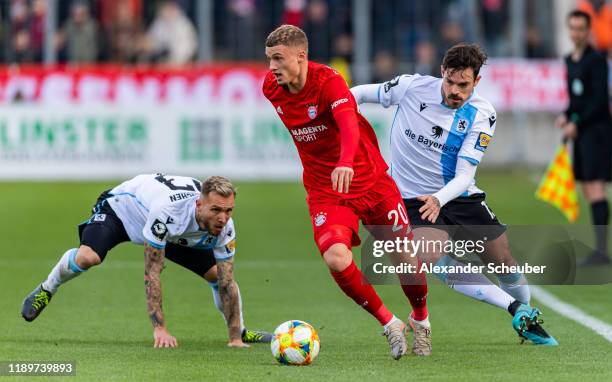 Tim Rieder of 1860 Muenchen and Dennis Erdmann of 1860 Muenchen in action against Michael Cuisance of Bayern Muenchen II during the 3. Liga match...