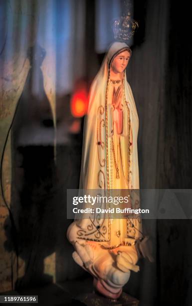 religious icon of the virgin mary our lady of fatima - fatima portugal stock pictures, royalty-free photos & images