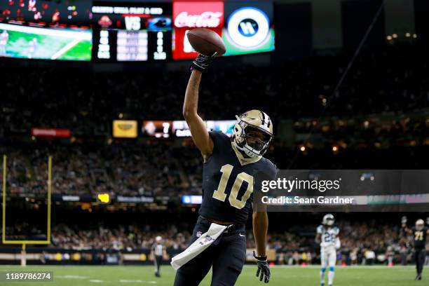 Tre'Quan Smith of the New Orleans Saints celebrates after scoring a 10 yard touchdown pass from Drew Brees against the Carolina Panthers during the...