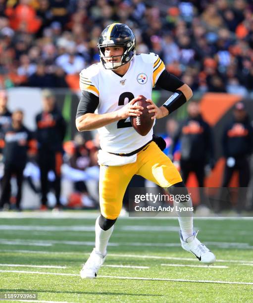 Mason Rudolph of the Pittsburgh Steelers runs with the ball against the Cincinnati Bengals at Paul Brown Stadium on November 24, 2019 in Cincinnati,...