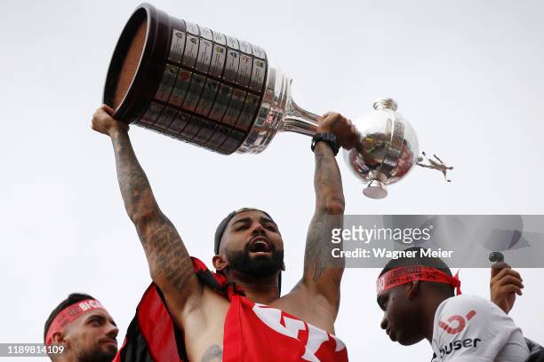 Gabriel Barbosa of Flamengo holds the trophy on a bus during the celebrations the day after Flamengo won the Copa CONMEBOL Libertadores on November...
