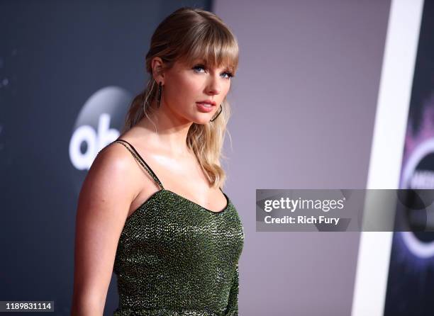 Taylor Swift attends the 2019 American Music Awards at Microsoft Theater on November 24, 2019 in Los Angeles, California.