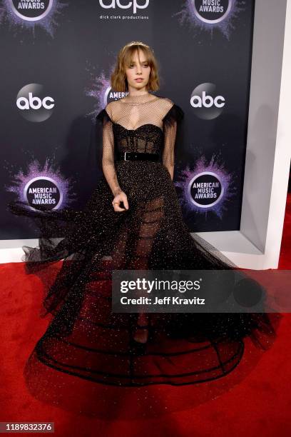 Maya Hawke attends the 2019 American Music Awards at Microsoft Theater on November 24, 2019 in Los Angeles, California.