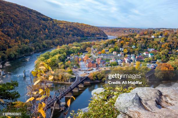 dawn at harpers ferry, view from maryland heights - west virginia v maryland stockfoto's en -beelden