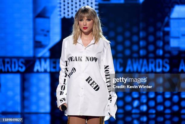 Taylor Swift performs onstage during the 2019 American Music Awards at Microsoft Theater on November 24, 2019 in Los Angeles, California.