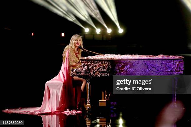 Taylor Swift performs onstage during the 2019 American Music Awards at Microsoft Theater on November 24, 2019 in Los Angeles, California.