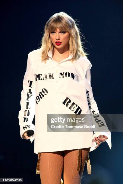 Taylor Swift performs onstage during the 2019 American Music Awards at Microsoft Theater on November 24, 2019 in Los Angeles, California.