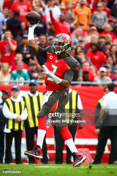 Jameis Winston of the Tampa Bay Buccaneers makes the touchdown pass to Justin Watson to tie the game during the second quarter against the Houston...