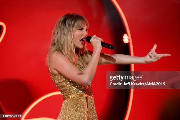 Taylor Swift performs onstage during the 2019 American Music Awards at Microsoft Theater on November 24, 2019 in Los Angeles, California.