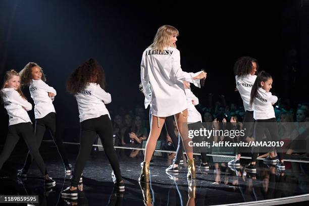 Taylor Swift performs onstage during the 2019 American Music Awards at Microsoft Theater on November 24, 2019 in Los Angeles, California.