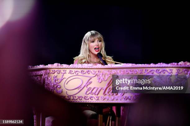 Taylor Swift performs onstage during the 2019 American Music Awards at Microsoft Theater on November 24, 2019 in Los Angeles, California.