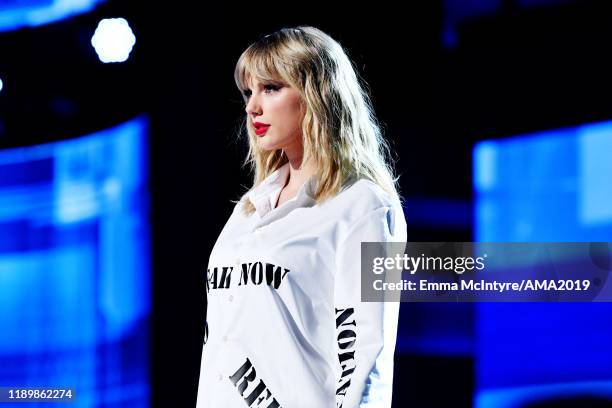 Taylor Swift performs onstage during the 2019 American Music Awards at Microsoft Theater on November 24, 2019 in Los Angeles, California.