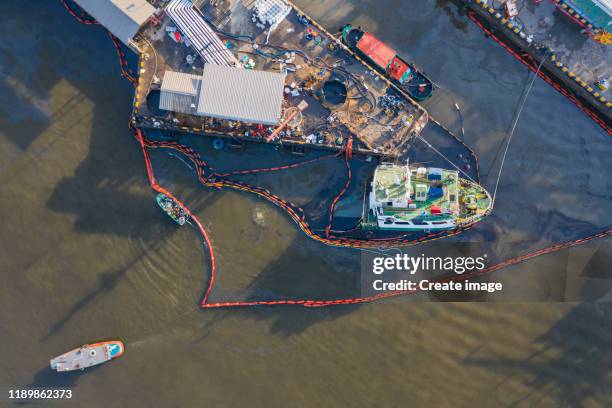 Oil Rig Accidents Photos and Premium High Res Pictures - Getty Images
