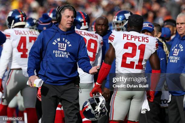 Head coach Pat Shurmur of the New York Giants celebrates with Jabrill Peppers in the second quarter against the Chicago Bears at Soldier Field on...