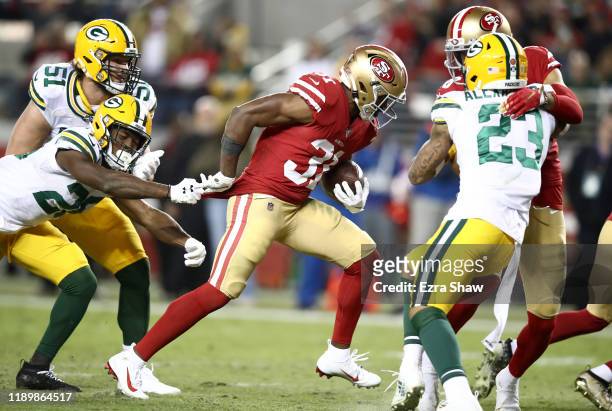 Raheem Mostert of the San Francisco 49ers breaks away from Darnell Savage of the Green Bay Packers on his way to a touchdown at Levi's Stadium on...