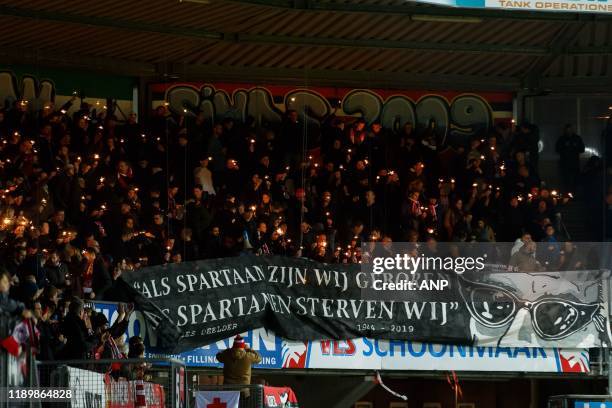 Fans van Sparta klappen in de 75e minuut voor Jules Deelder die op 75 jarige leeftijd is overleden during the Dutch Eredivisie match between Sparta...