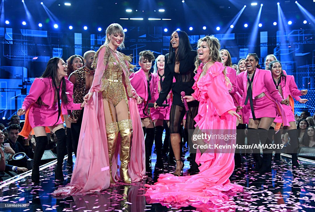 2019 American Music Awards - Roaming Show And Backstage