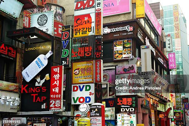 shop signs in seoul - kangnamgu stock pictures, royalty-free photos & images