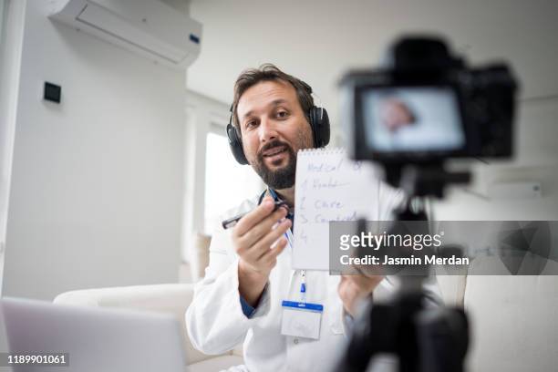 doctor expert live stream - câmera de conferência - fotografias e filmes do acervo