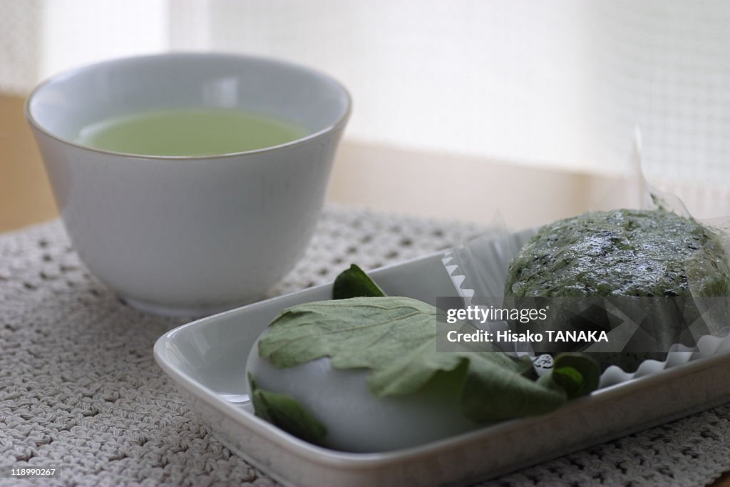 Kashiwa-mochi and Kusa-mochi