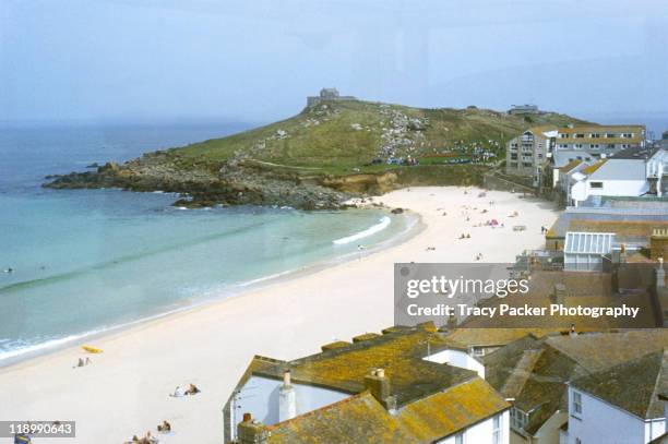 overlooking porthmeor beach, st ives. - truro cornwall stockfoto's en -beelden