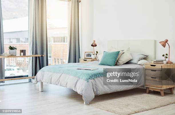 looks inviting, doesn’t it? - quilt imagens e fotografias de stock