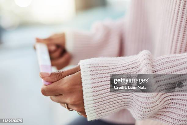 ¿cuánto tiempo tengo que esperar? - prueba-de-embarazo fotografías e imágenes de stock