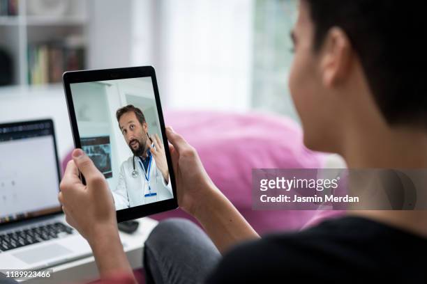 learning from doctor online - dr house stock pictures, royalty-free photos & images