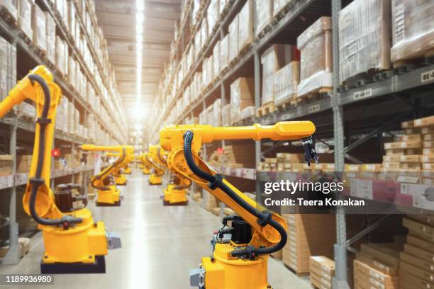 automatic robot mechanical arm is working in temporary storage - robot imagens e fotografias de stock