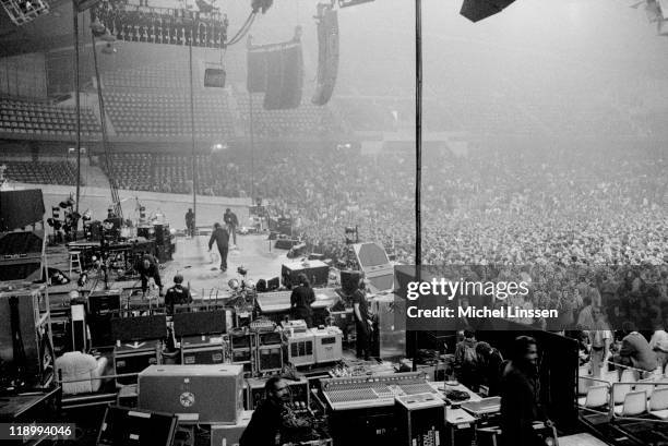 Rem Fans 1,093 Rem Live Stock Photos, High-Res Pictures, and Images - Getty Images