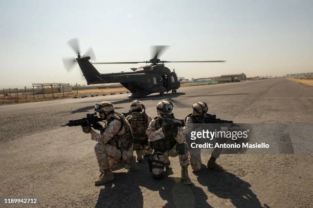 Italian army soldiers take part in the "personnel recovery" on a Helicopter NH-90, on August 24 in Erbil, Iraq. After the expansion of Islamic State...